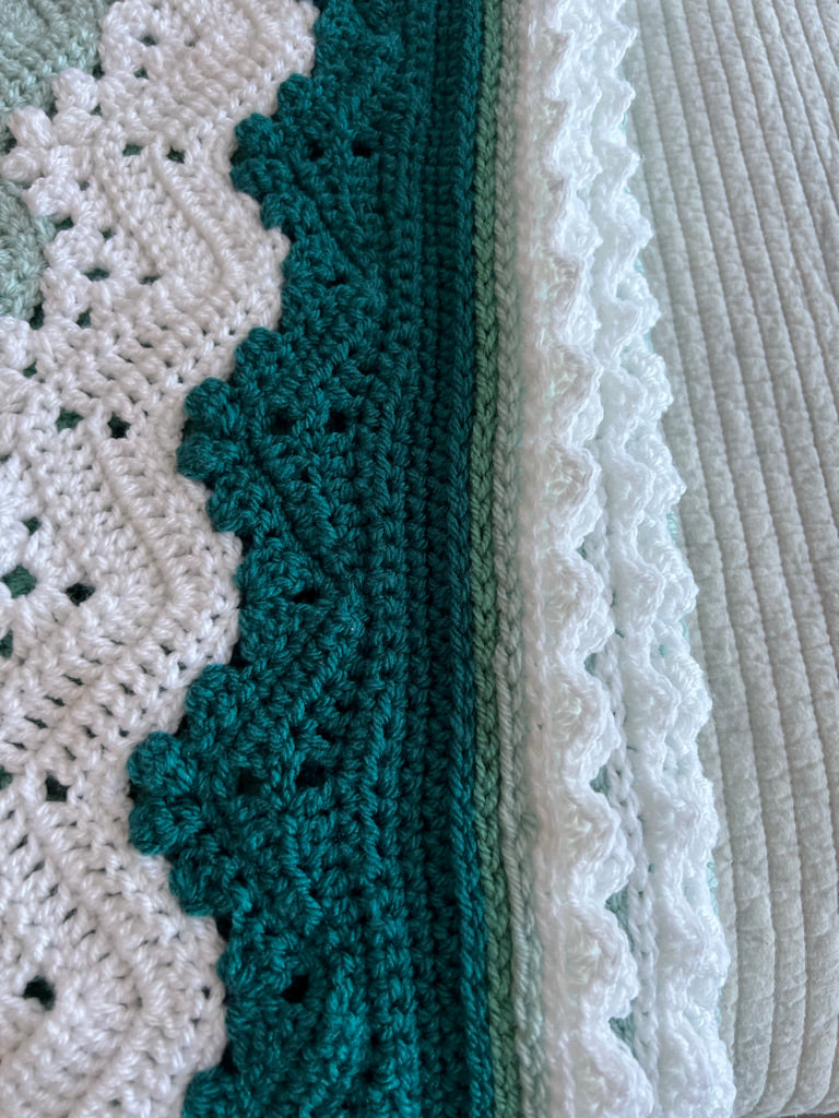 Crolla Baby Blankie (Crochet) - Version 1 – Lion Brand Yarn