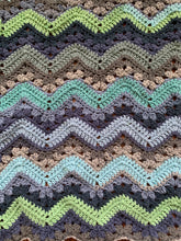 Load image into Gallery viewer, Betty&#39;s Lazy Mixer - Crochet Pattern by Betty McKnit
