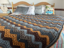 Load image into Gallery viewer, 6-Day Blanket Bundle - Six Classic Crochet Patterns by Betty McKnit
